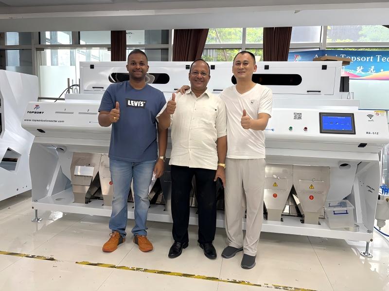 Приглашаем иностранных клиентов посетить завод TopSort Color Sorter для тестирования сортировки кокосов